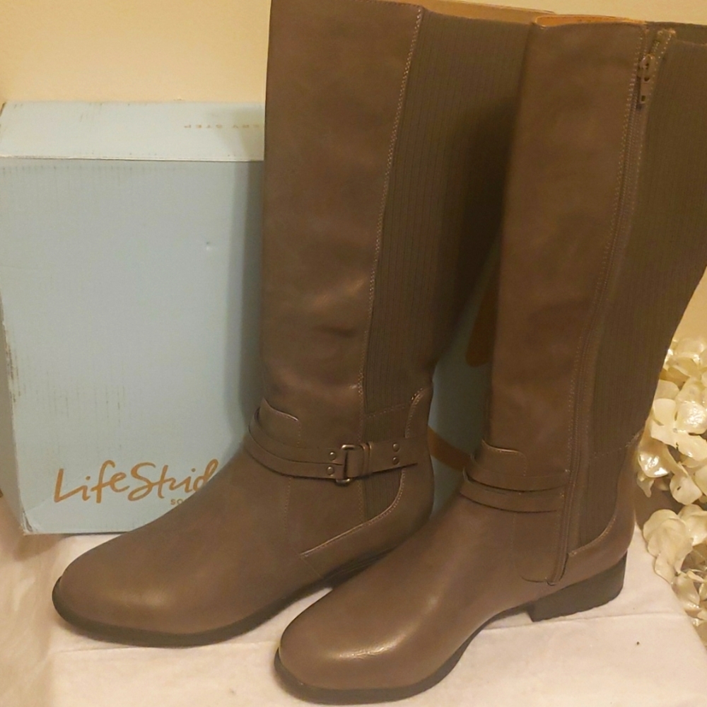 Brand New Cute abd Comfy Boots...Somehow they were overlooked in my closet